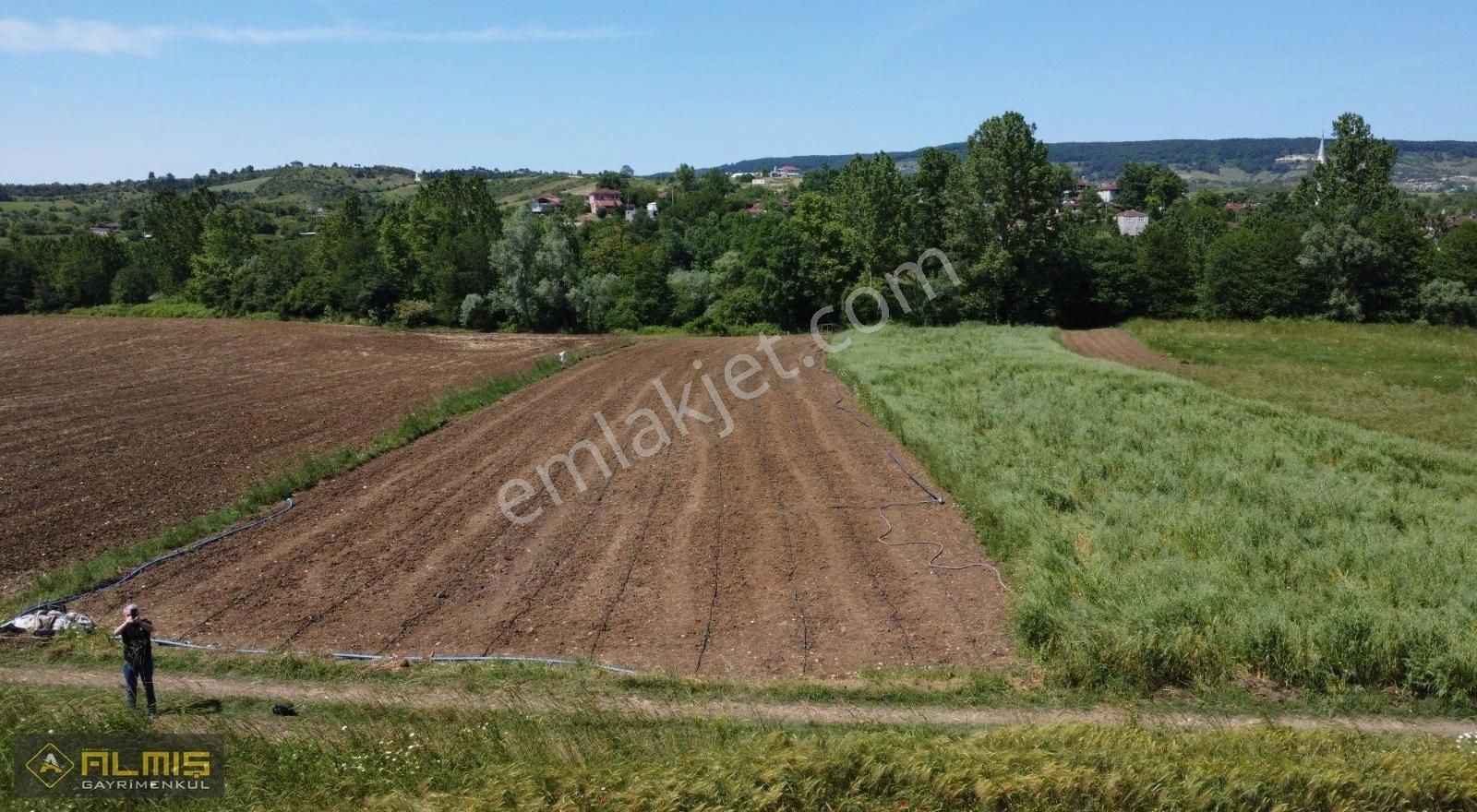 Kandıra Akçaova Satılık Tarla AKÇAOVA MERKEZE YÜRÜME MESAFESİNDE 1.350 M2 SATILIK TARLA