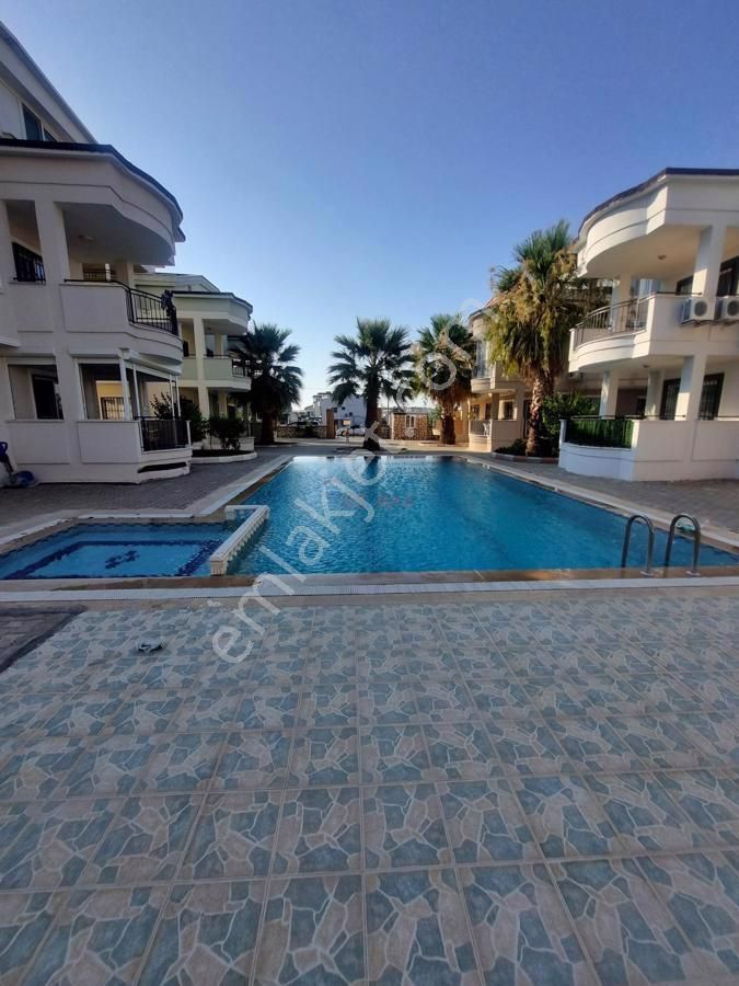 Didim Efeler Satılık Villa Sağtur Mevki Havuzlu Onevler Sitesi'nde Satılık Triplex Villa