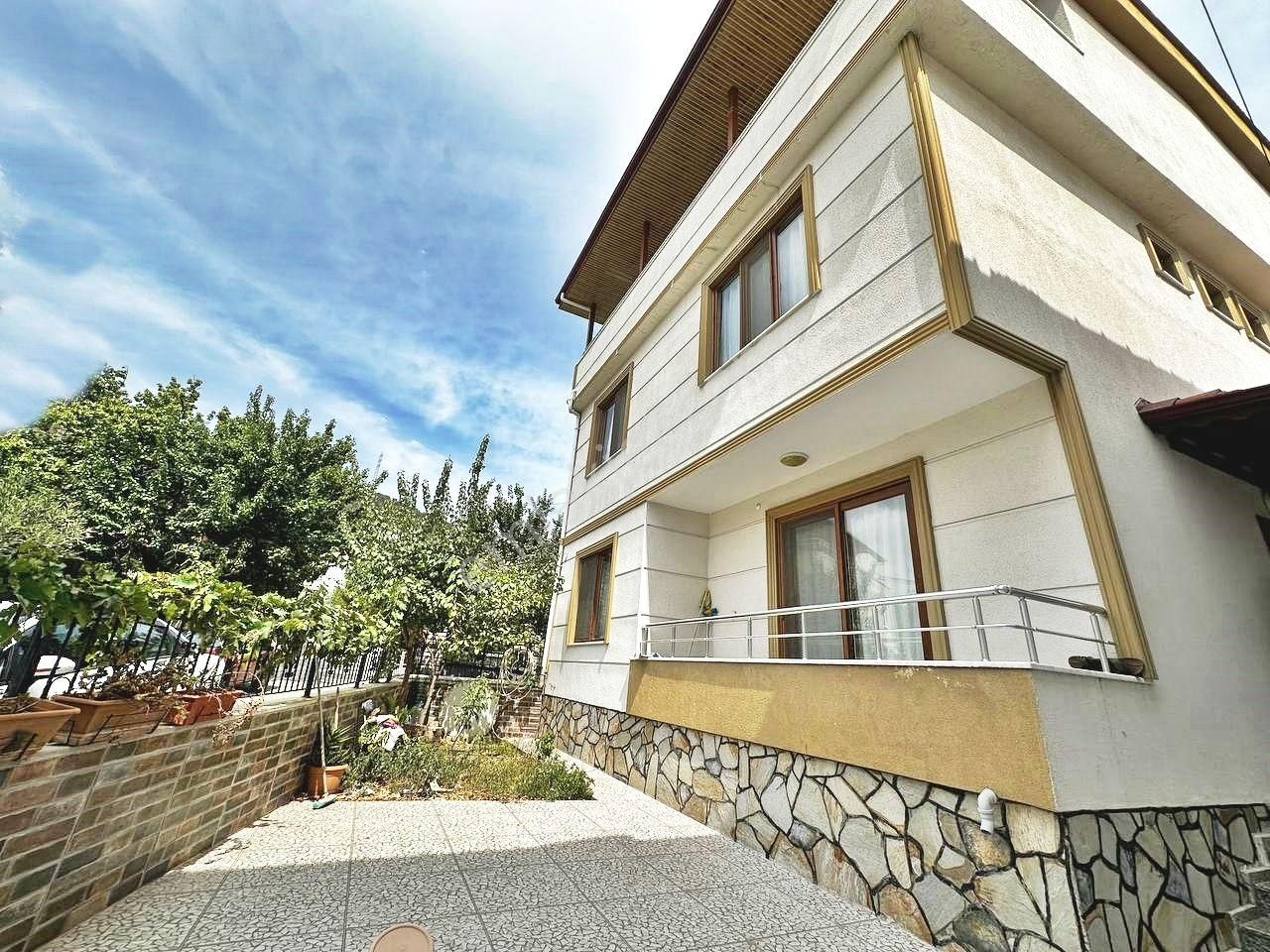 Edremit Güre Cumhuriyet Satılık Villa 💎aygül'den Güre'de Denize 300 Metre Ayrı Mutfaklı Dağ Manzaralı Bahçeli Müstakil Satılık Villa🔑