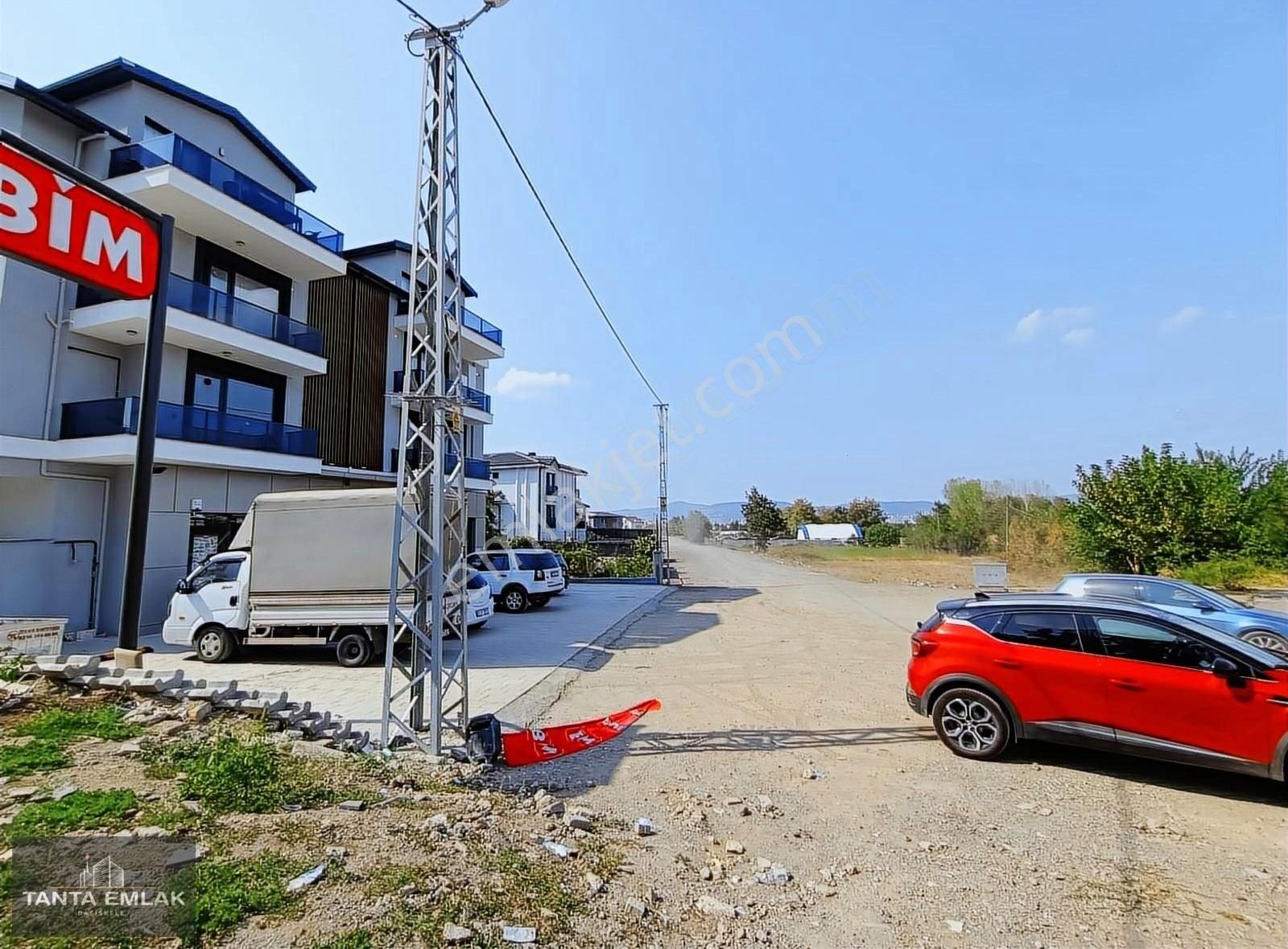 Başiskele Atakent Satılık Villa İmarlı TANTA EMLAK,tan YENİKÖY,de 370m2 GÜZEL KONUMDA VİLLA. ARSASI