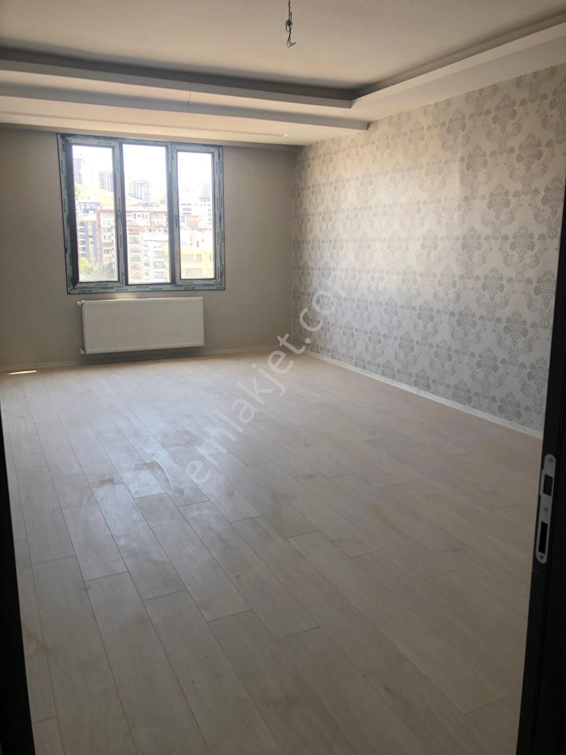 Karaköprü Karşıyaka Satılık Daire ŞANLIURFA KARAKÖPRÜ UYGUN SIFI R YAPILI 4+1 SATILIK DAİRE