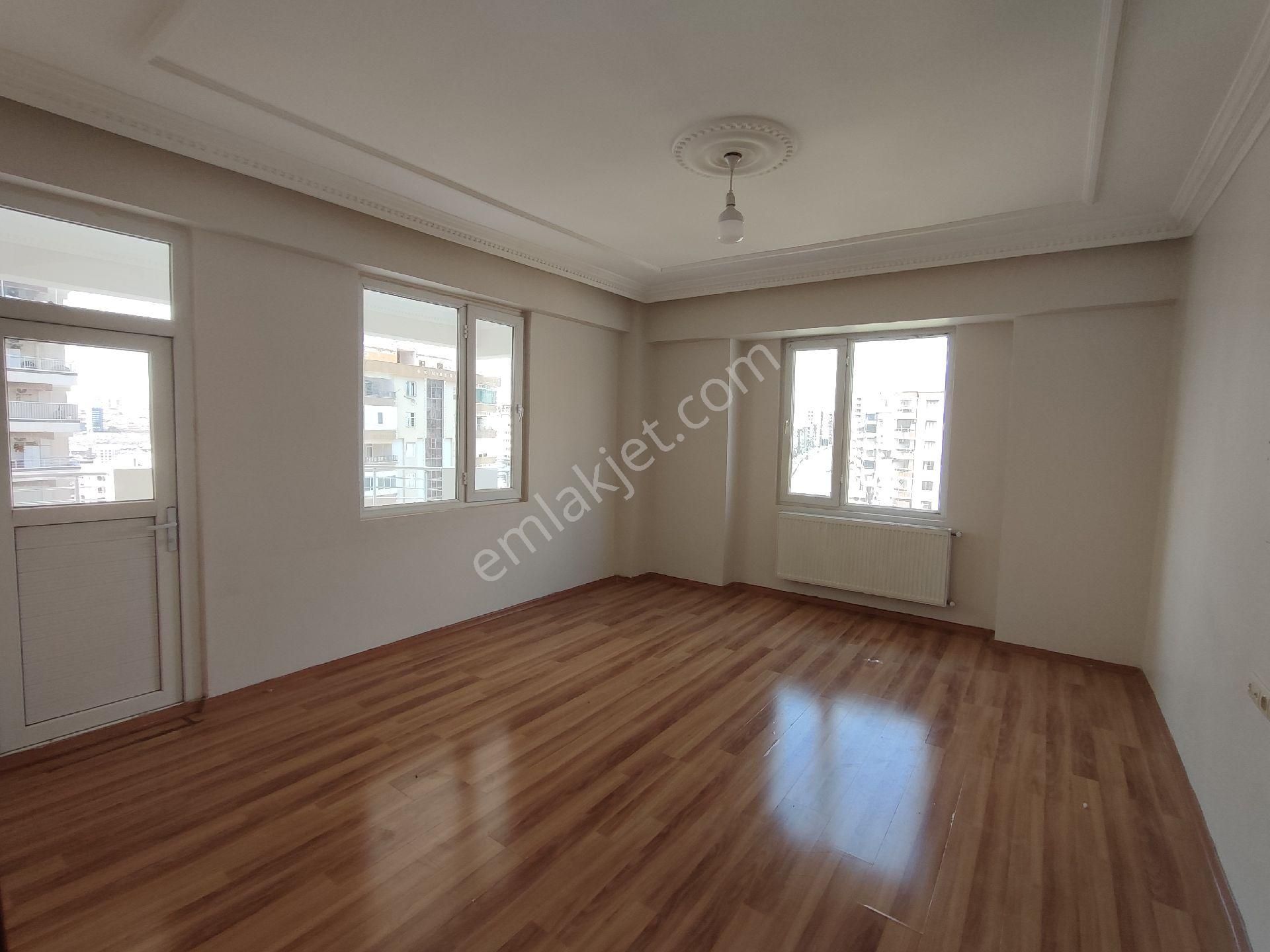 Karaköprü Doğukent Kiralık Daire CADDE 17 EMLAKTAN MEMURA KİRALIK 3+1