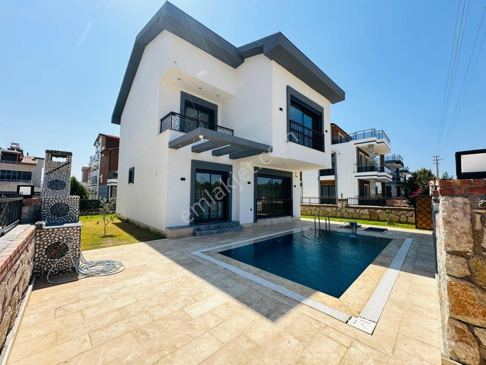 Didim Altınkum Satılık Villa  Didimde Satılık Denize Yakın 300 m2 Arsa İçi 4+1 Havuzlu-Otoparklı Akıllı Sistem Lüx Villa 