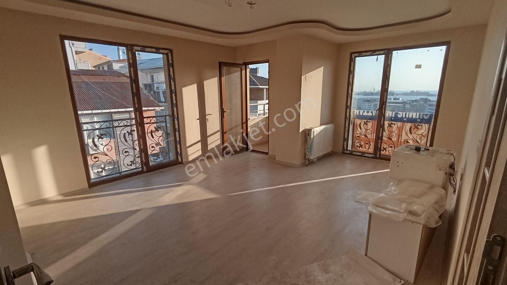 Pendik Esenyalı Satılık Daire  PENDİK GÜZELYALIDA SATILIK KREDİLİ 5+2 220M2 2 DAİRE GİBİ DENİZ MANZARALI DUBLES