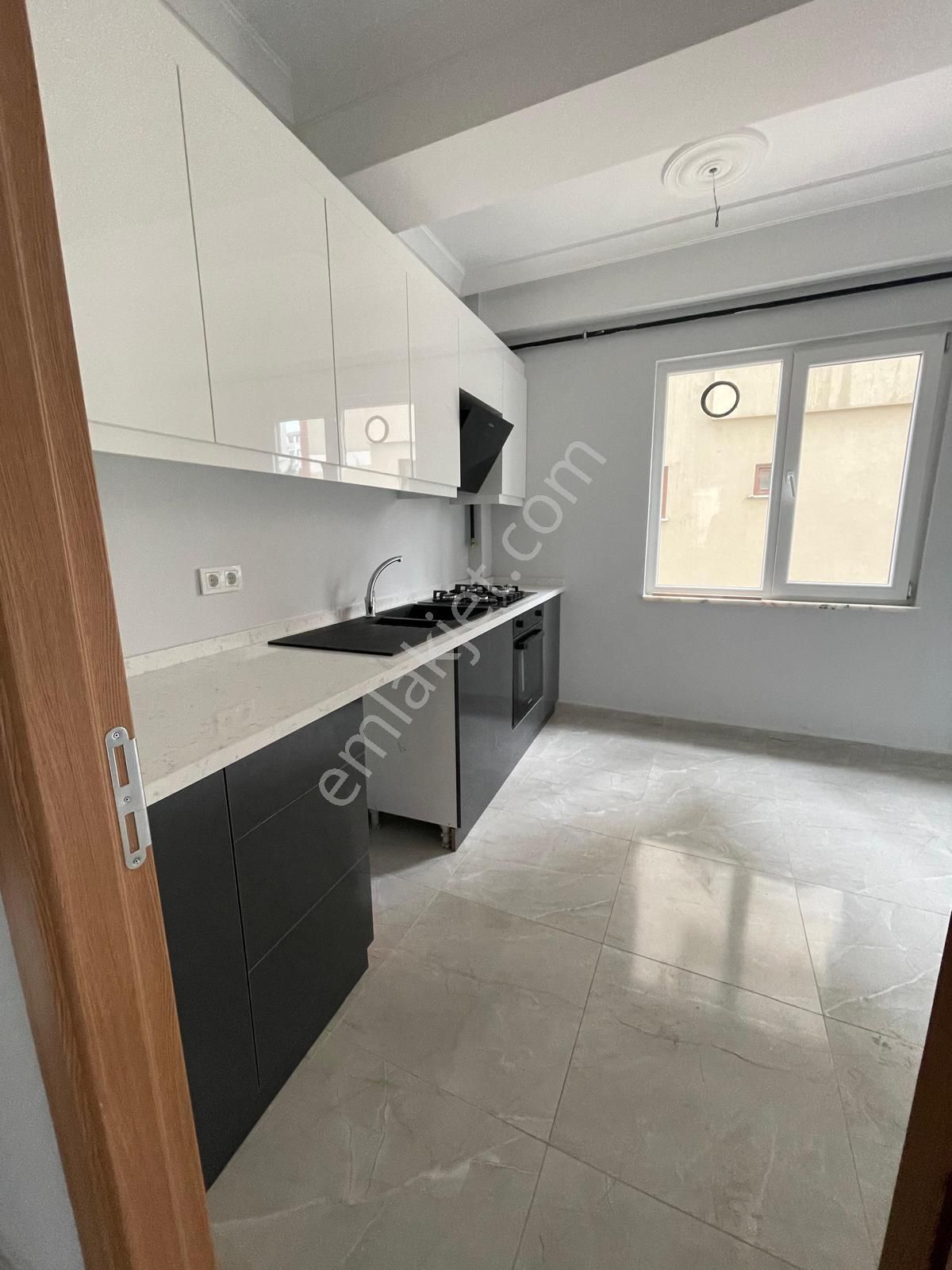 Ataşehir İçerenköy Satılık Daire  ORYAŞTAN İÇERENKÖYDE ŞİMŞEK FIRINA YAKIN SIFIR 108m2 2+1 DAİRE 