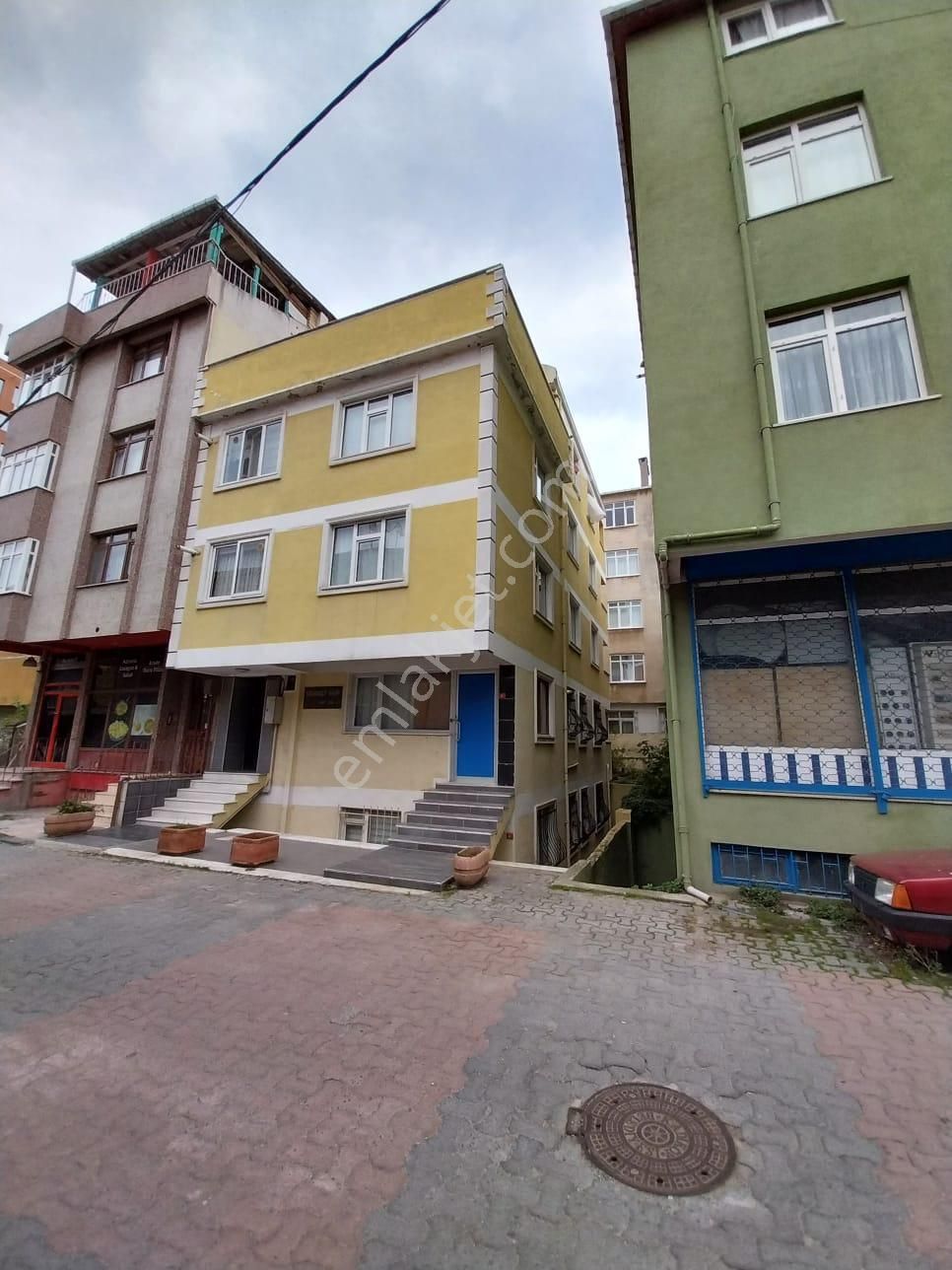 Ataşehir İçerenköy Satılık Daire  ATAŞEHİR ACIBADEM ÜNV. ARKASINDA 2+1 SATILIK DAİRE 