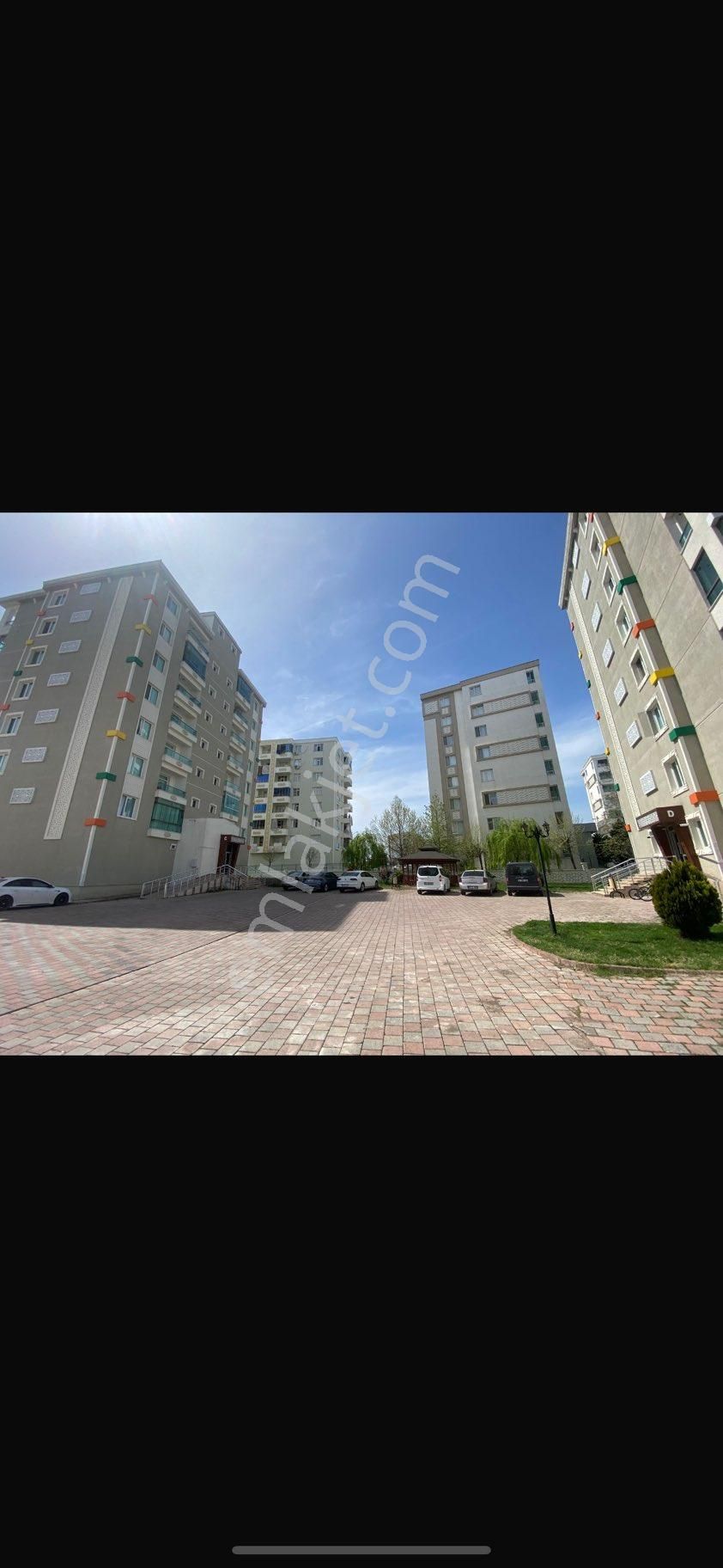 Bağlar Bağcılar Satılık Daire 75 EMLAKTAN ARAM TİGRAN CATTESİNDE 3+1 2 DAİRE ÜZERİ ACİL SATLIK DAİRE