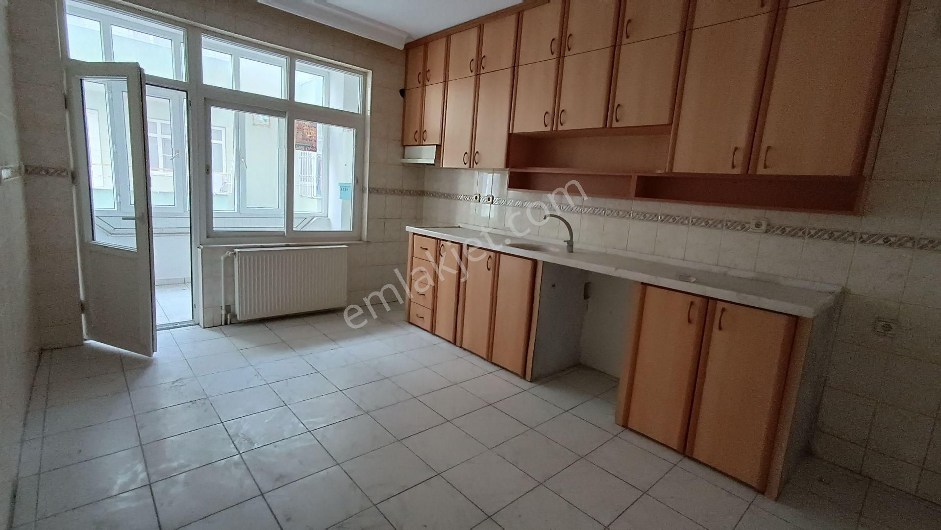 Silifke Atik Satılık Daire  YATIRIMLIK 4+1 KALORİFERLİ SATILIK DAİRE