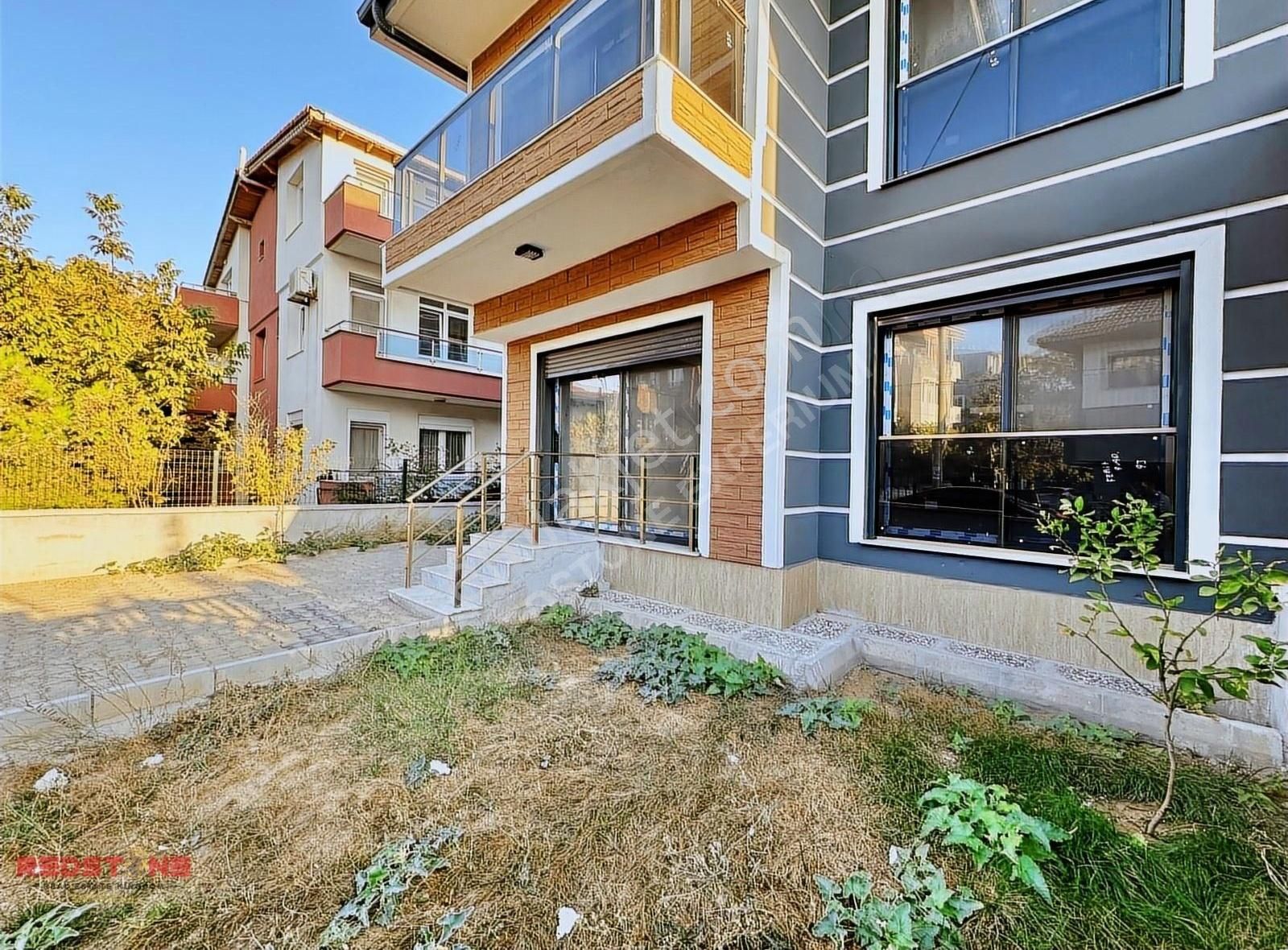 Urla Zeytinalanı Satılık Villa Urla Zeytinalanı'nda 170 m2 Arsa İçinde Satılık 3+1 Villa