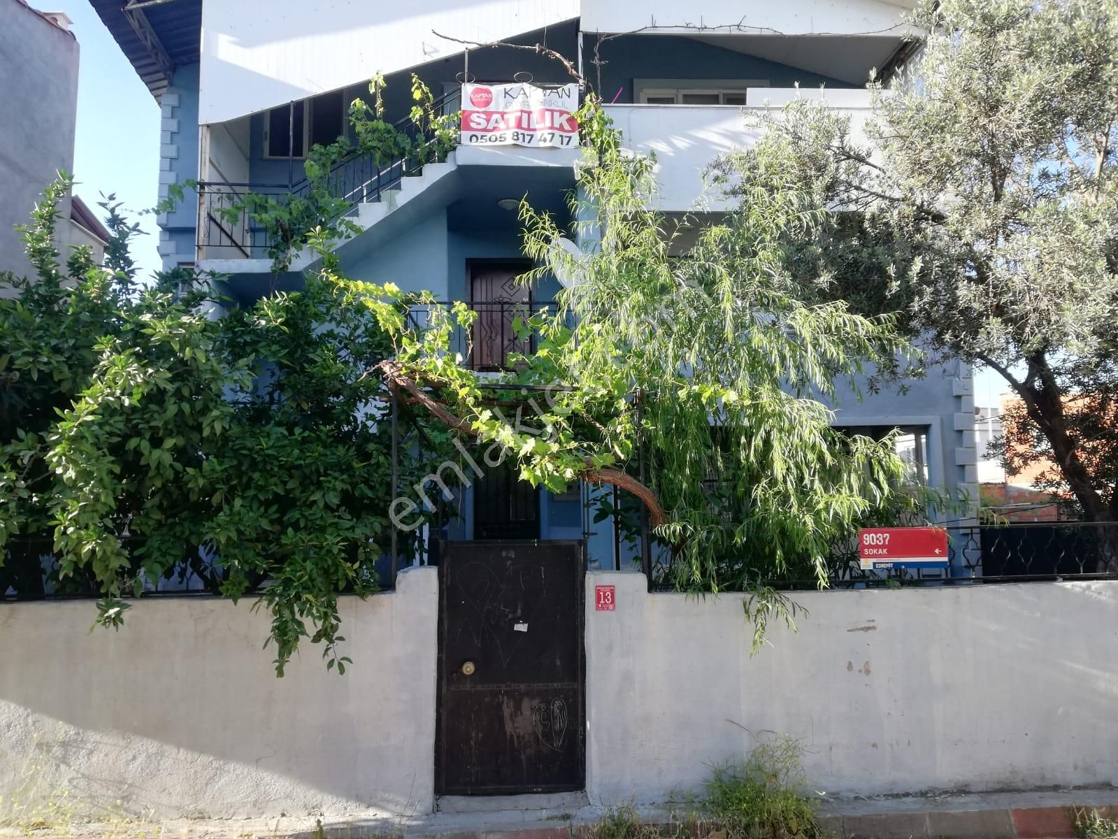Kaptan'dan Edremit-kadıköy'de Satılık 3 Katlı 187 M2 Arsa Üstüne Kurulu Müstakil Bahçeli Bina