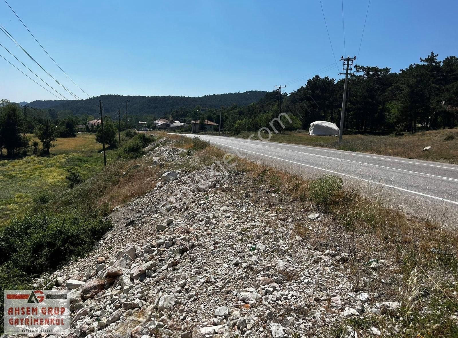 Göynük Çamlıca Köyü (Merkez) Satılık Tarla BOLU GÖYNÜK ÇAMLICA KÖYÜNDE YOLA CEPHE 4209 M2 SATILIK ARSA!!!