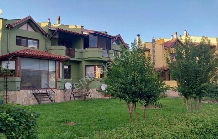 Kartepe Maşukiye Satılık Villa  Kartepe-Maşukiye doğa içinde havuzlu,güvenlikli sitede dubleks satılık villa