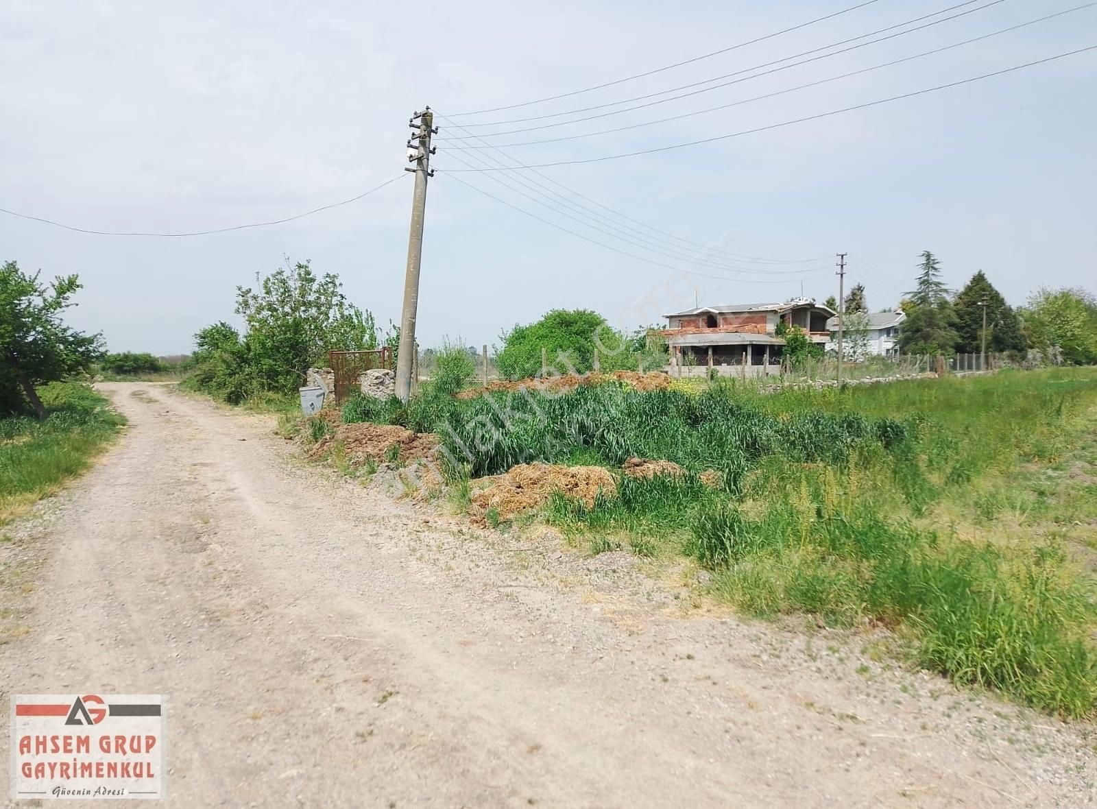 Söğütlü Orta Satılık Ticari İmarlı SÖĞÜTLÜ MERKEZİNDE KONUT 3.357 M2 ARSA