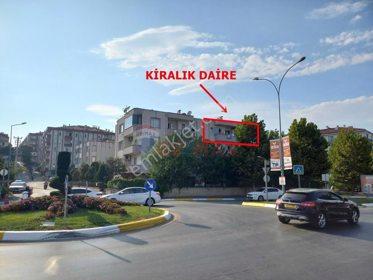 Serdivan İstiklal Kiralık Daire Remax Mavi-MaviDurak 2. Cadde Üzeri Bakımlı+Geniş+Garajlı 3+1