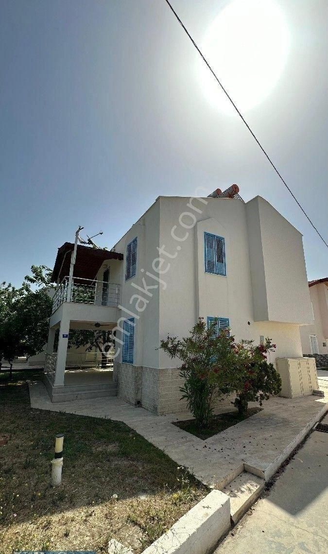 Kuşadası Güzelçamlı Satılık Villa DENIZE 100MT MESAFEDE, ELİT BİR SİTEDE MÜSTAKİL 4+1, BAKIMLI VİLLA