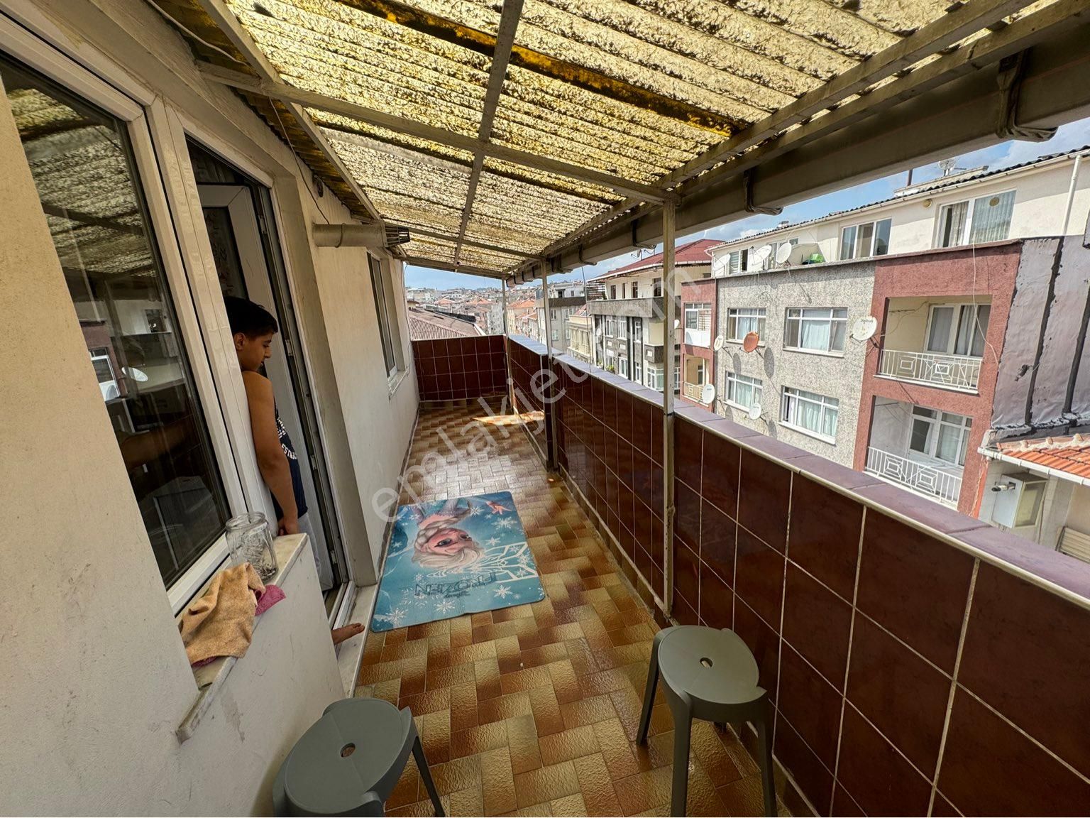 Sirinevler Meydan Da Satılık Çatı Kat 2+1 Eski Daire - Görsel 15