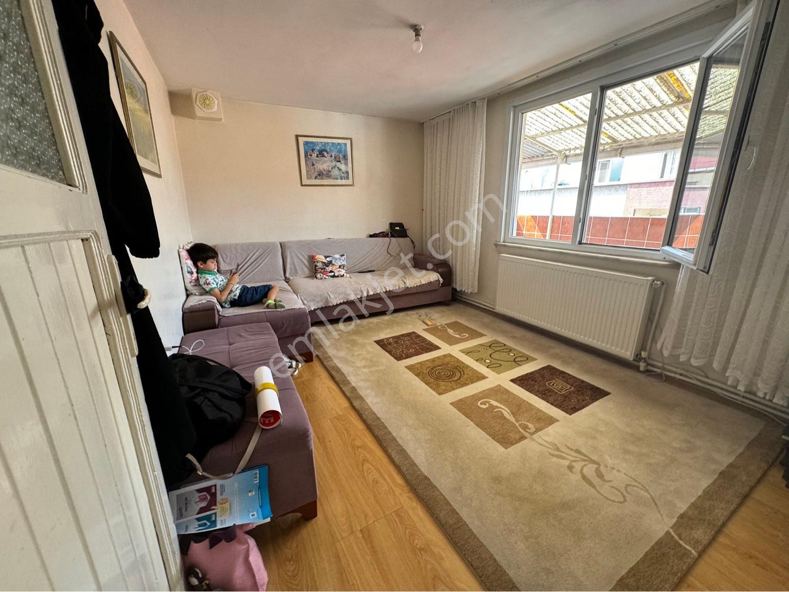 Sirinevler Meydan Da Satılık Çatı Kat 2+1 Eski Daire - Görsel 18