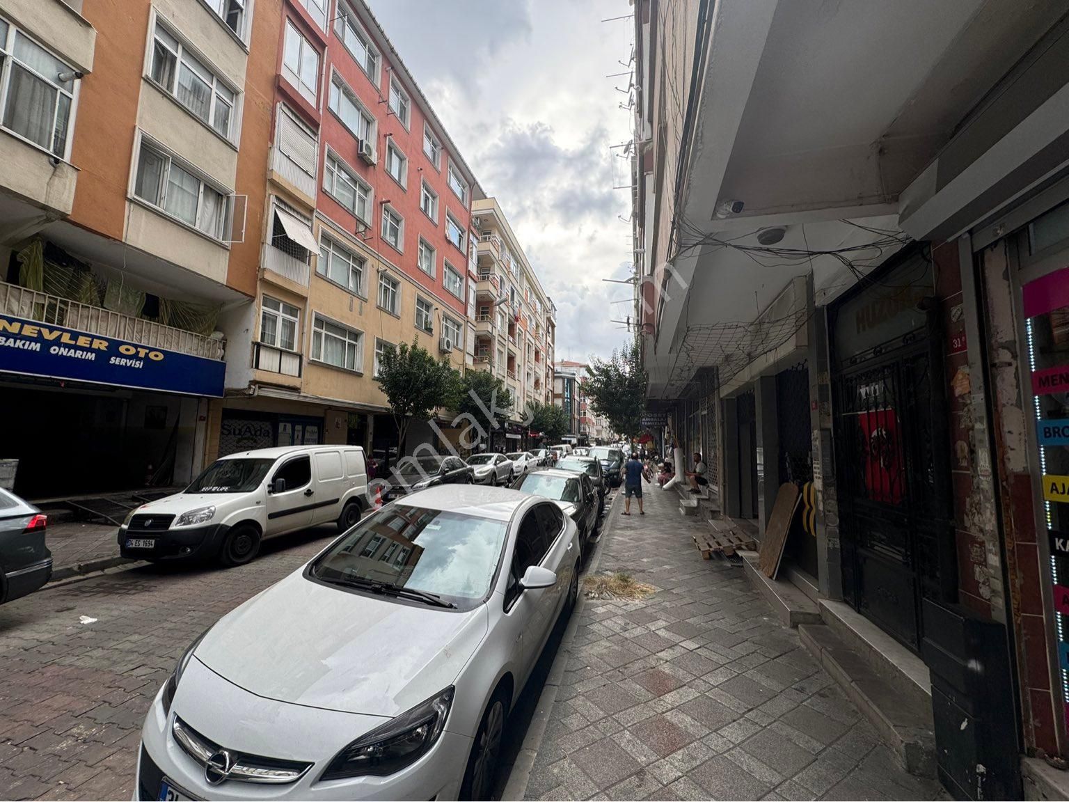 Sirinevler Meydan Da Satılık Çatı Kat 2+1 Eski Daire - Görsel 5