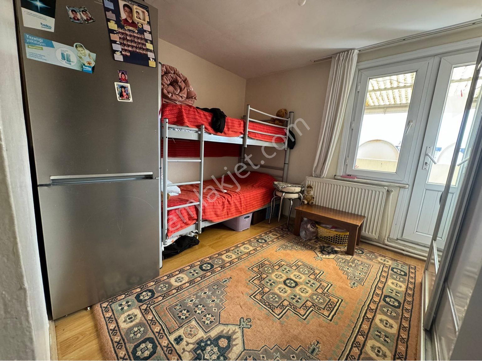 Sirinevler Meydan Da Satılık Çatı Kat 2+1 Eski Daire - Görsel 25