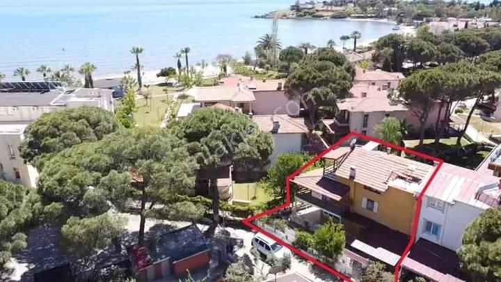 Seferihisar Mersin Alanı Satılık Villa PUSULA EMLAKTAN İPEKKUM PLAJINA 50 METRE 5+1  ACİL VİLLA