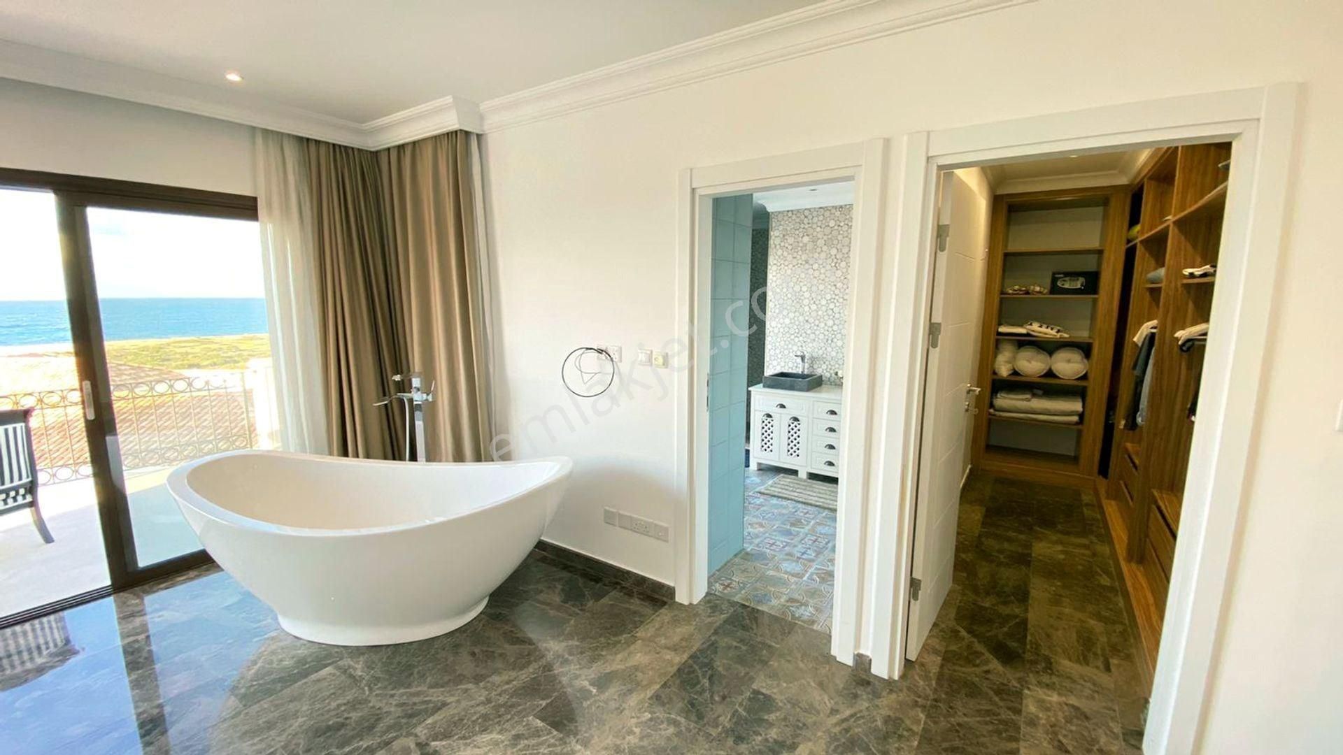 Kıbrıs, Girne'de Sea Magıc Park Vıllas 4+1 Satılık Villa