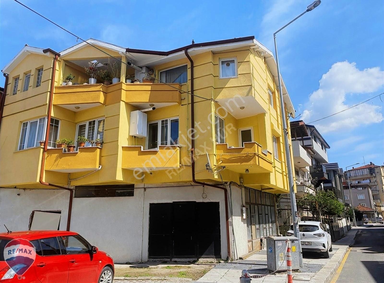 Adapazarı Papuççular Satılık Müstakil Ev REMAX HÜR MEHMET ÇAKAR'DAN BOSNA CADDESİ SATILIK KOMPLE MÜLK...