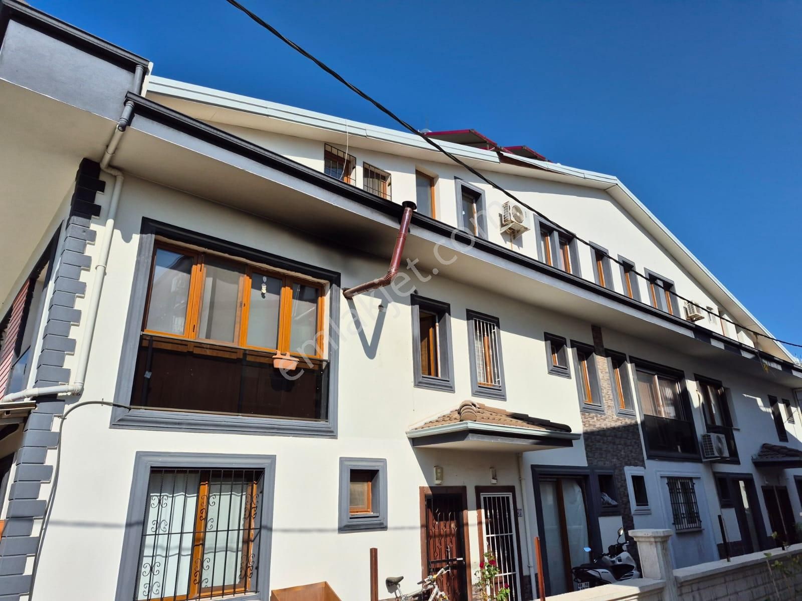 Fethiye Cami Satılık Daire FETHİYE YENİ MAHALLE'DE ACİL SATILIK EŞYALI 1+1 DAİRE