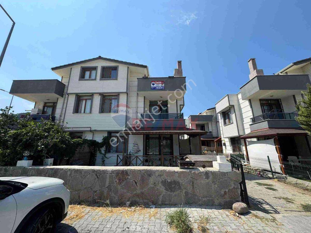 Dikili Gazipaşa Satılık Villa DİKİLİ GAZİPAŞA MAHALLESİ DOĞALGAZ OLAN BÖLGEDE SATILIK 4+1