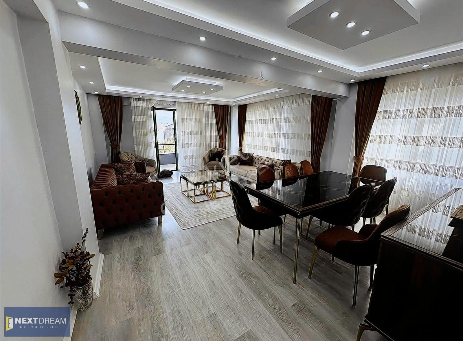 Gölcük Çiftlik Satılık Daire NEXT DREAM'DEN 220m2 SATILIK 4+1 MERKEZİ KONUMDA SİTE İÇİ DAİRE