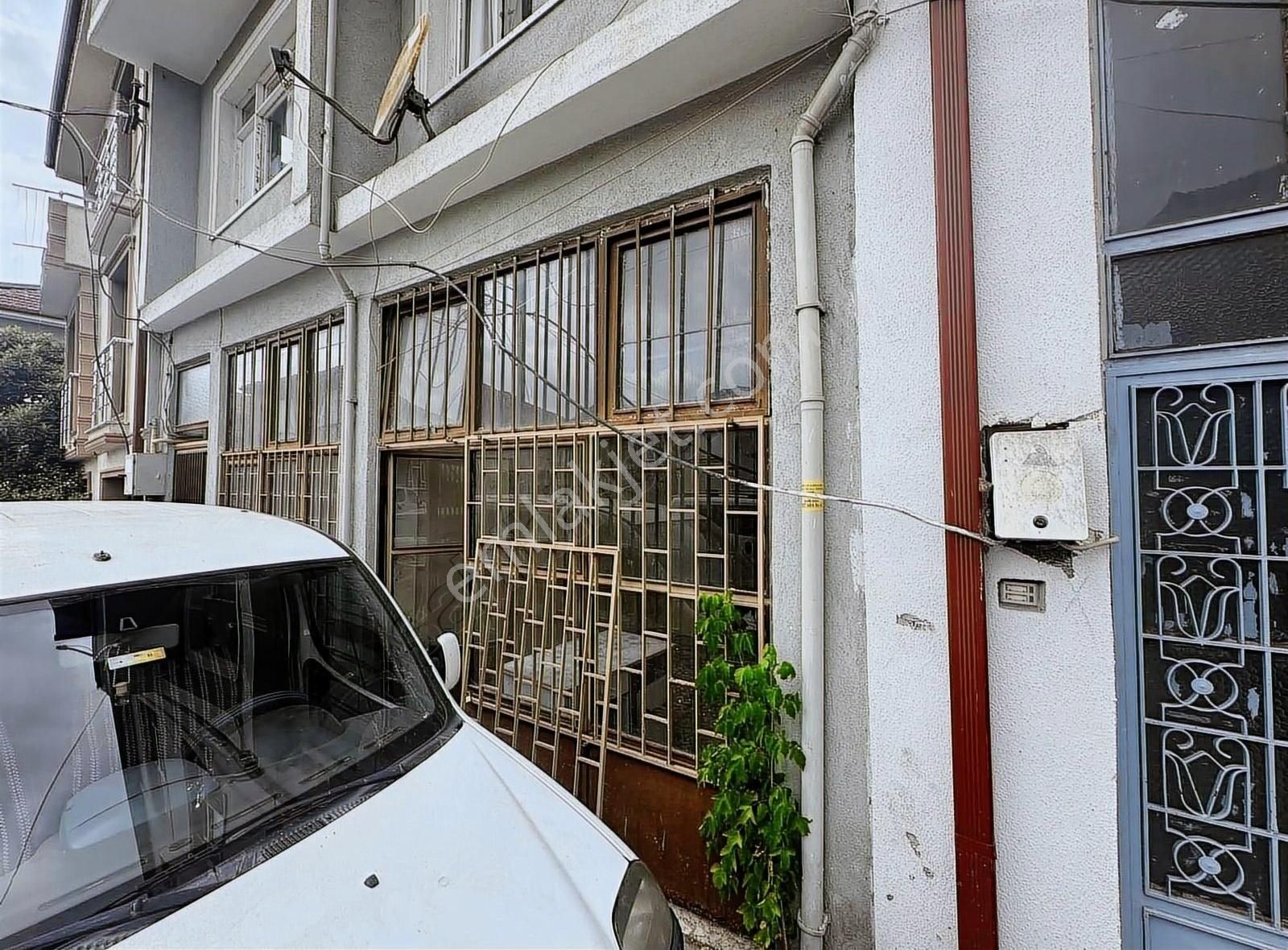 Adapazarı Yeni Cami Kiralık Dükkan & Mağaza Çarşı , Yeni Cami Yakını Merkezi Konumda . Kiralık Depo , Dükkan