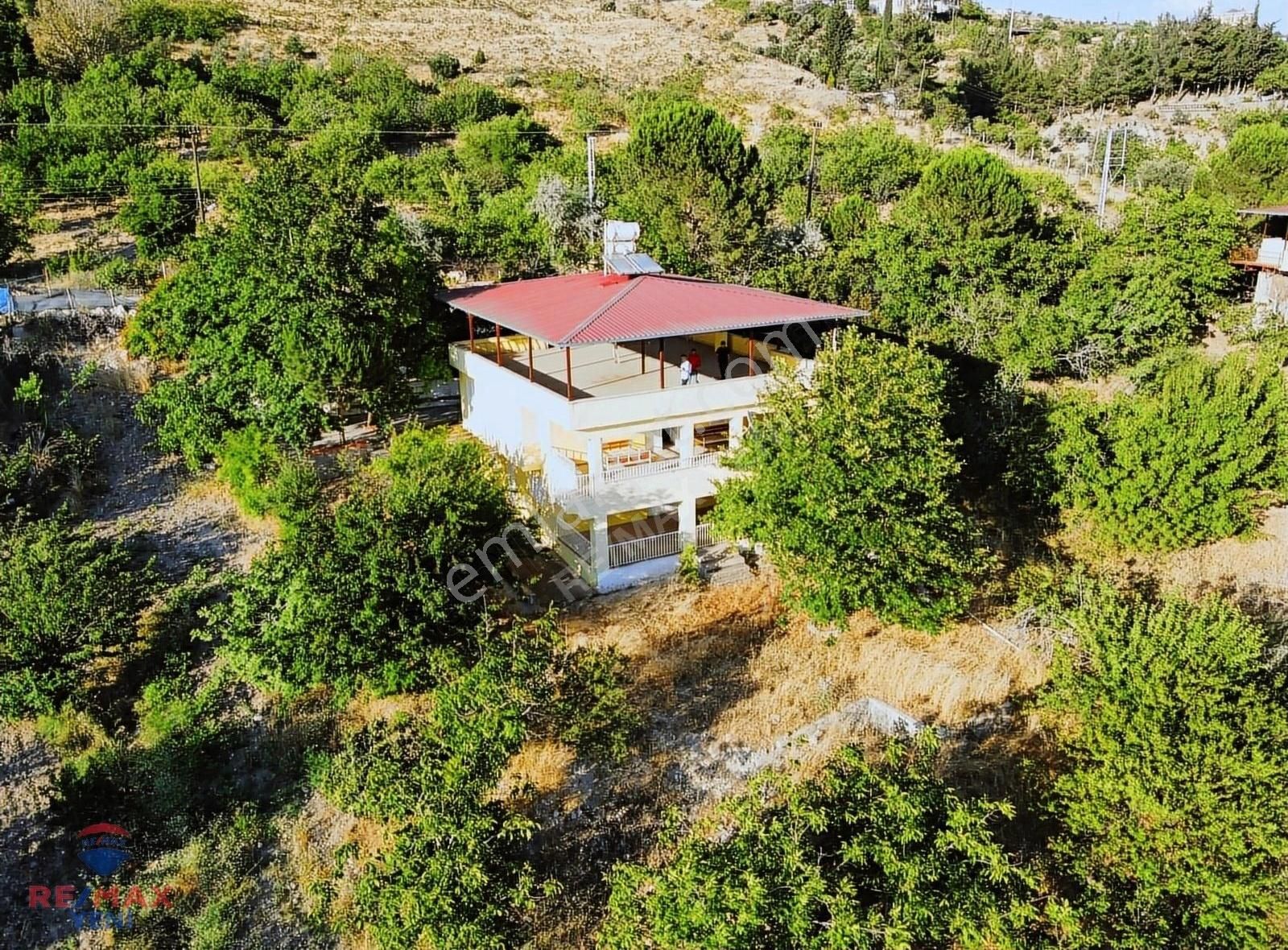 Dulkadiroğlu Ayaklıcaoluk Satılık Villa REMAX YENİ' den AYAKLICAOLUK ANA CADDE 3 KATLI VİLLA