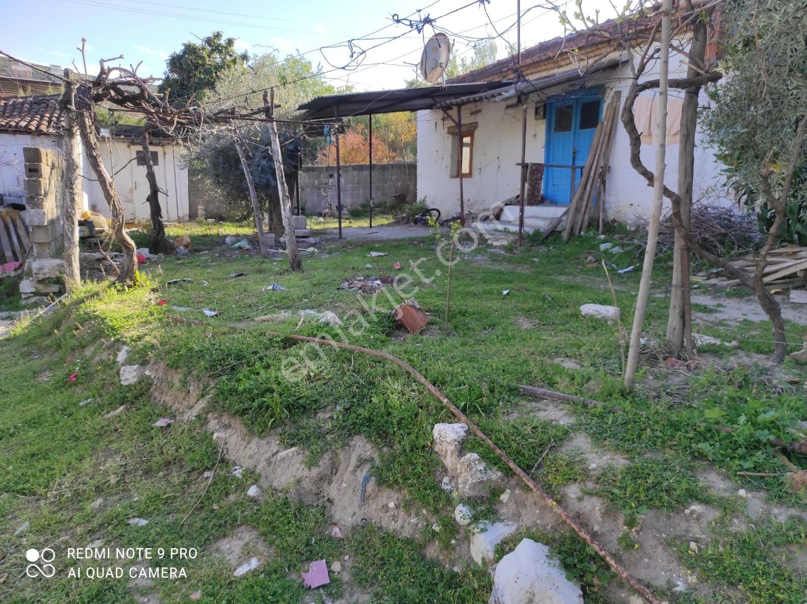 Sahibinden Satılık Akyeniköy İçinde Ana Yola Yakın Marketlere Yakın 335m² Avlulu Ev