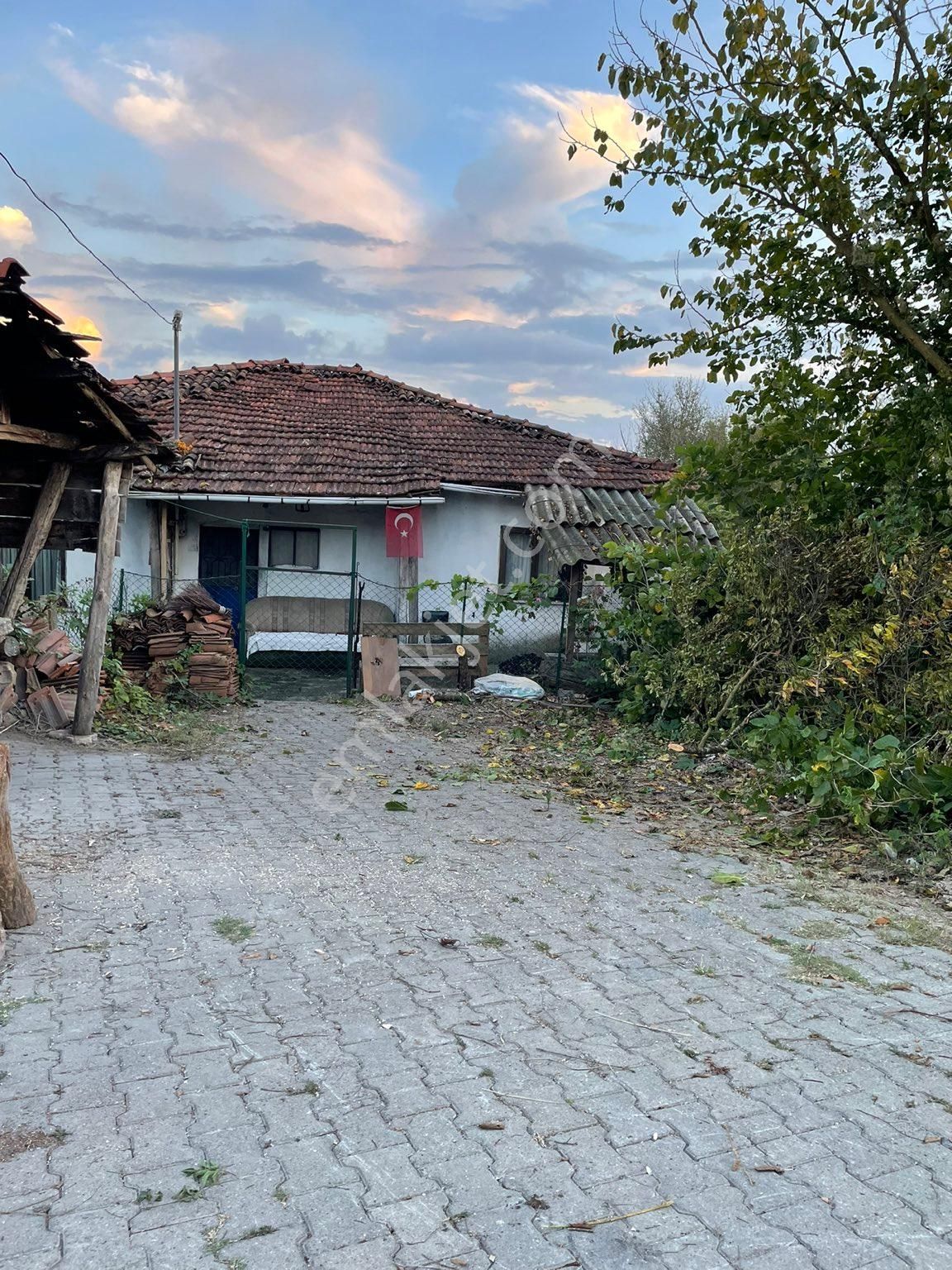 Körfez Alihocalar Satılık Köy Evi Sahibinden satılık bahçeli köy evi