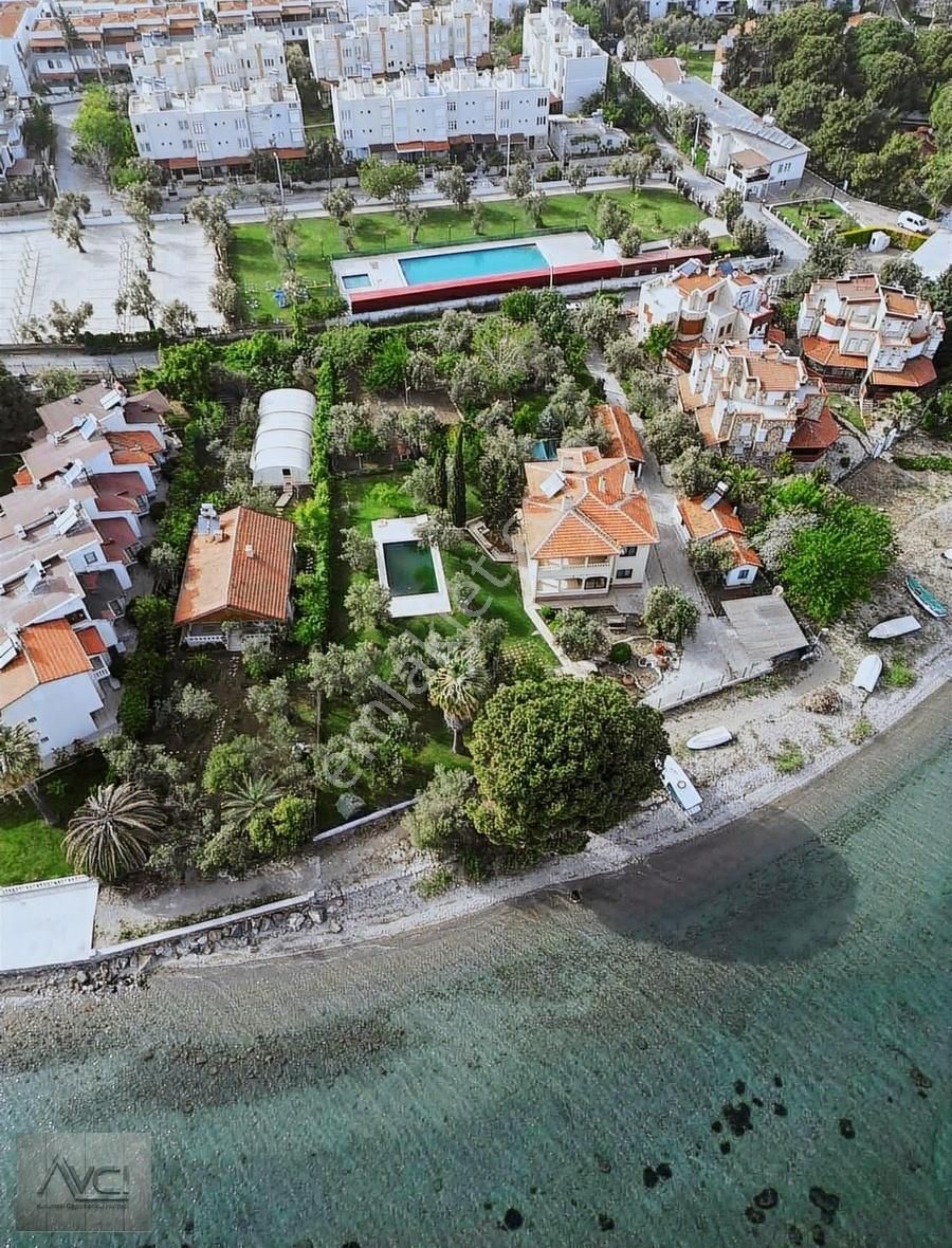 Edremit Güre Cumhuriyet Satılık Villa AVCI'DAN ALTINOLUK'TA 2.5 DÖNÜM ARAZI UZERINDE DENİZE SIFIR