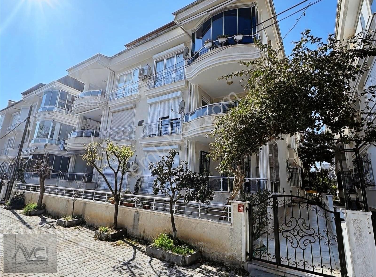 Edremit İskele Satılık Daire AVCI'DAN ALTINOLUK YAĞCILAR DENIZE YAKIN 2+1 ARA KAT DAİRE