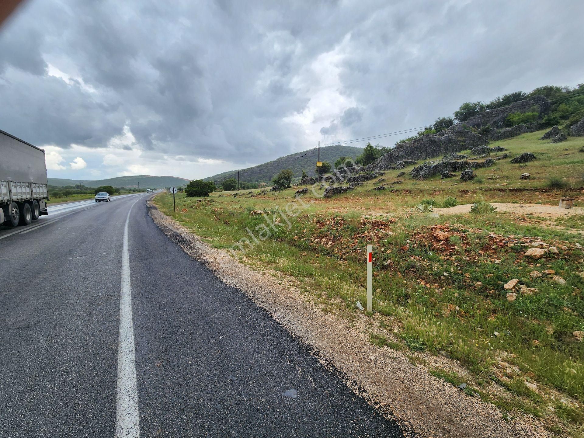 Şehitkamil Cerityeniyapan Satılık Arazi NURDAĞI YOLU ÜZERİ CERİTYENİPAN ASFALT ÜZERİ TIR GARAJLIK SATLIK