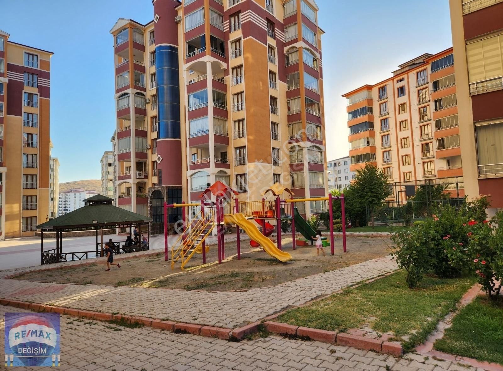 Elazığ Merkez Çaydaçıra Satılık Daire REMAX DEN ÇAYDAÇIRA ALTINŞEHİR SİTESİNDE 4+1 LÜX SATILIK DAİRE