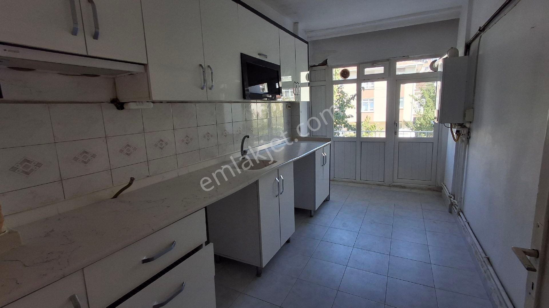 Keçiören Pınarbaşı Kiralık Daire Fikret Emlak,tan Pınarbaşı Mah.3+1.1,kat Ön Cephe 2 Balkon