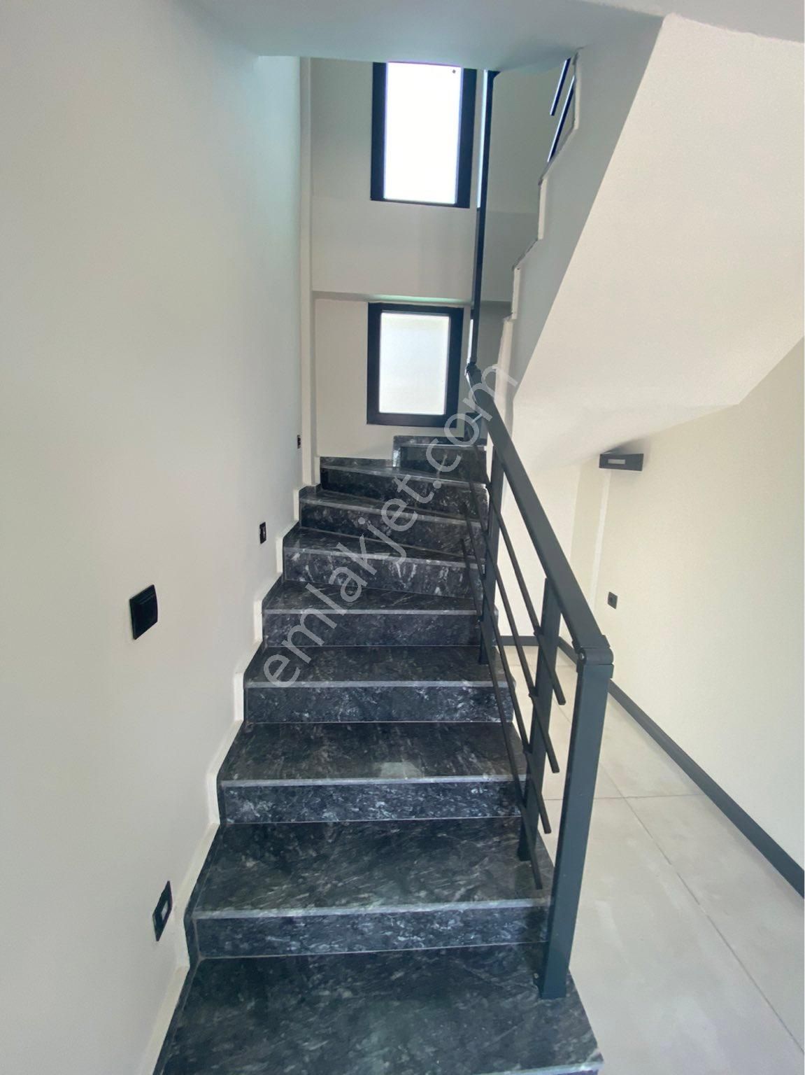 Didim Hisar Mahallesinde Ayrı Mutfak Ebeveyn Banyolu Havuzlu Bahçe Kullanım Alanı Olan 3 + 1 Villa - Görsel 14