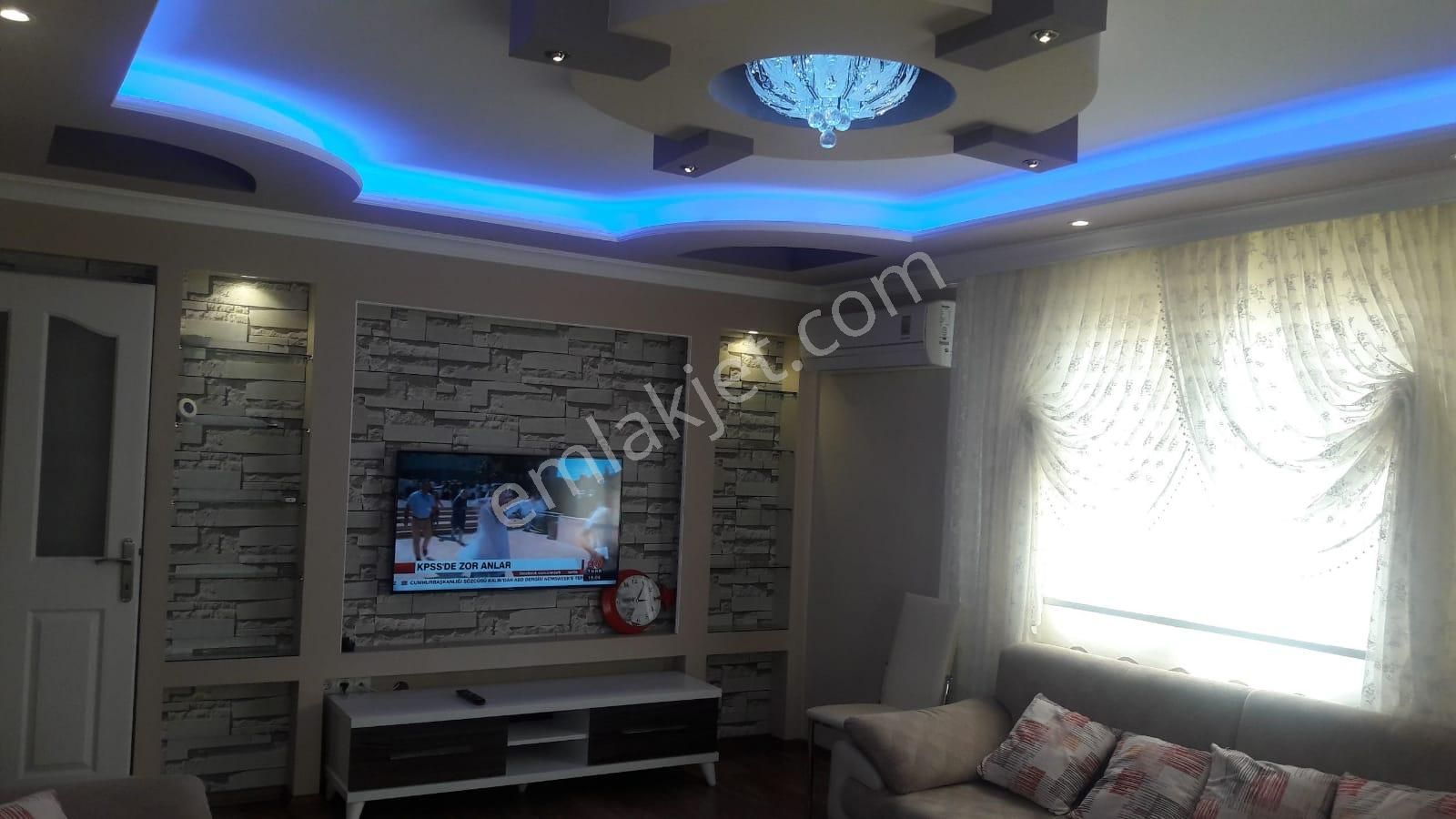 Çiğli Cumhuriyet Kiralık Daire Cumhuriyette Kombili Klimalı Eşyalı 3+1 Daire