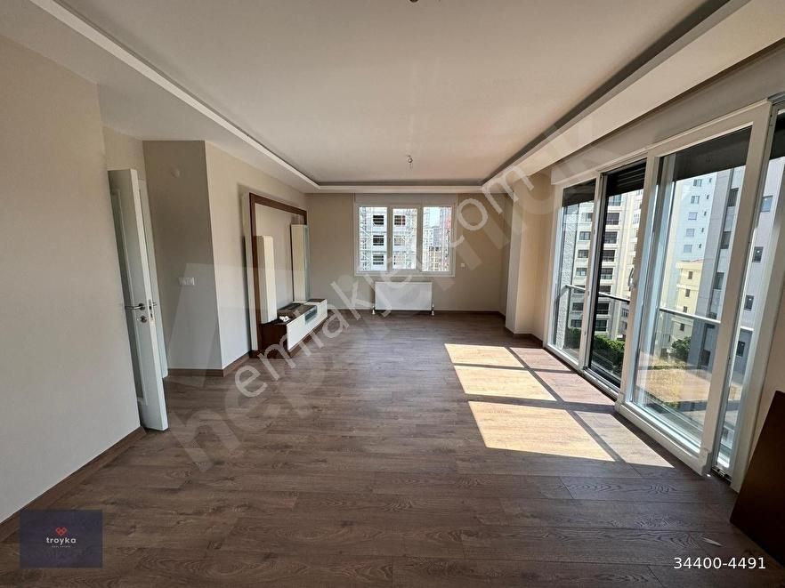 Kadıköy Suadiye Satılık Daire SUADİYE BAĞDAT CADDESİDE 140 M2 NET 3+1 SATILIK DAİRE