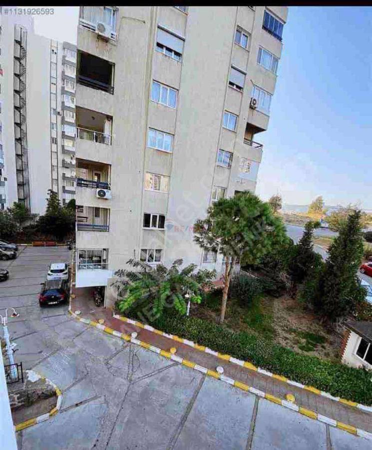 Bayraklı 75. Yıl Satılık Daire Şehir Hastanesi Yakınında Site içi ferah 3+1 Daire 