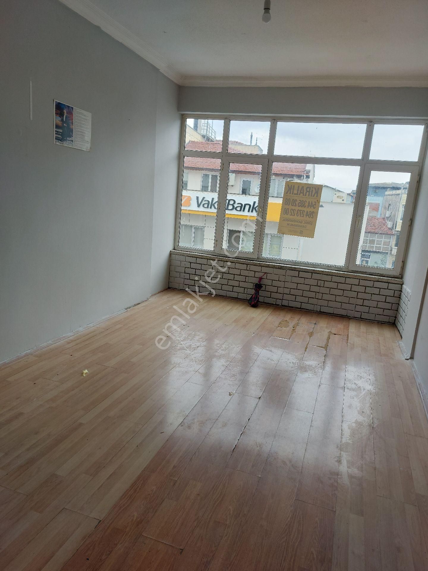 Adapazarı Orta Kiralık Daire SAKARYA ADAPAZARİ MERKEZDE KIRALIK OFİS 