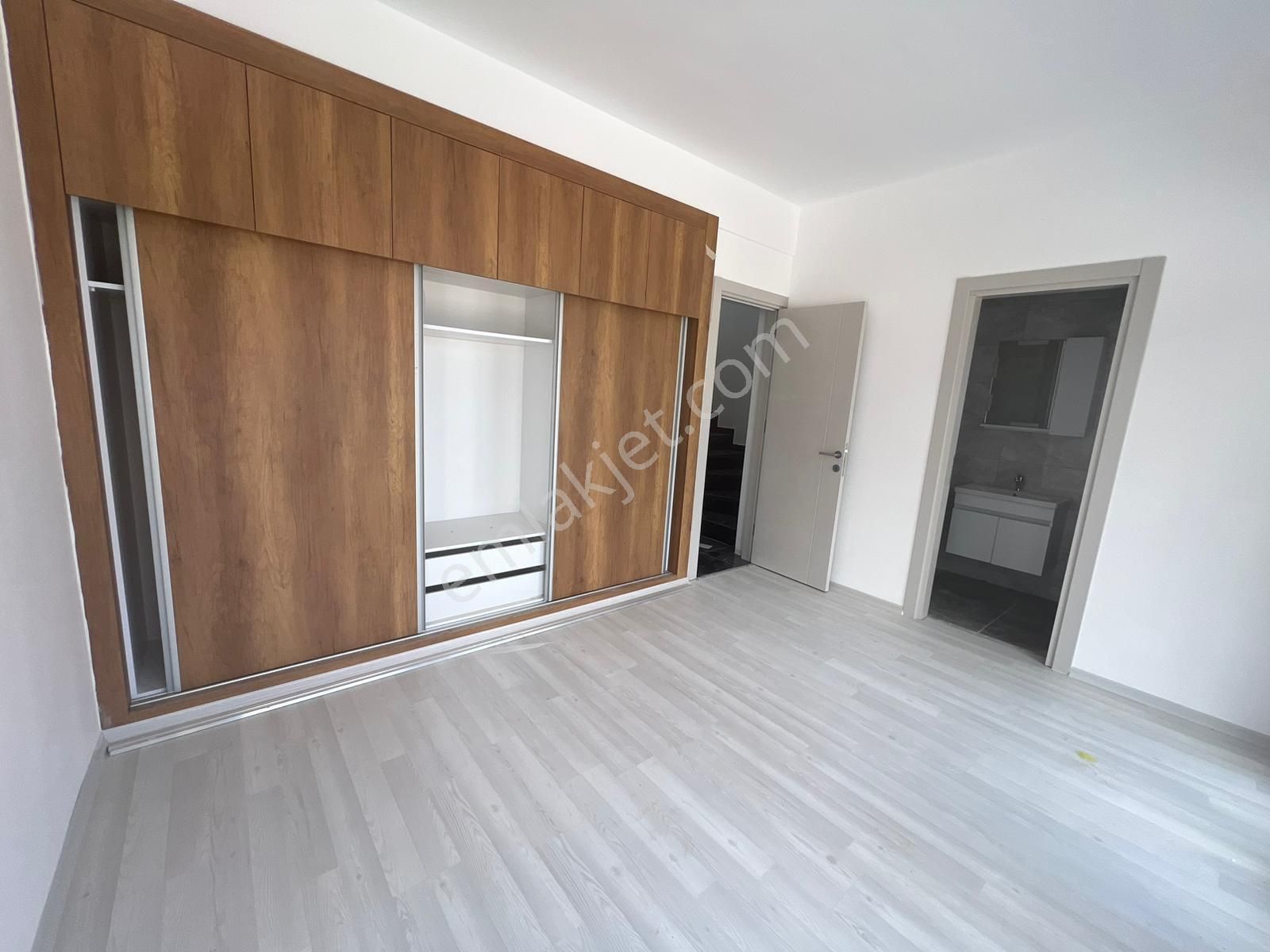 Girne Karşiyaka'da Satılık 3+1 Teslime Hazır İkiz Villa  !!! - Görsel 11