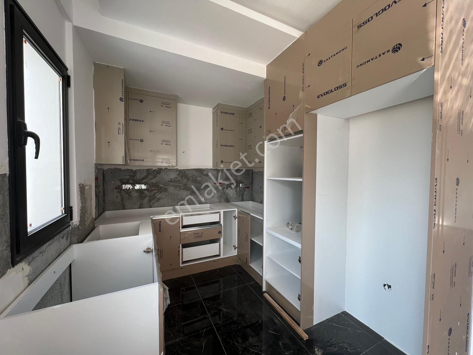 Girne Karşiyaka'da Satılık 3+1 Teslime Hazır İkiz Villa  !!! - Görsel 4
