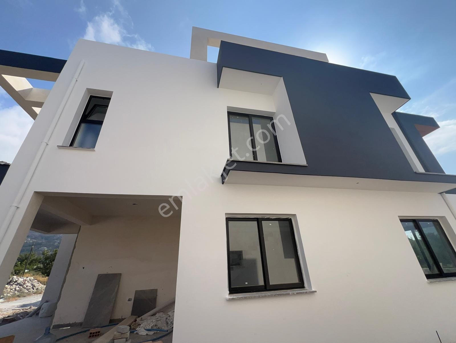 Girne Karşiyaka'da Satılık 3+1 Teslime Hazır İkiz Villa  !!! - Görsel 2