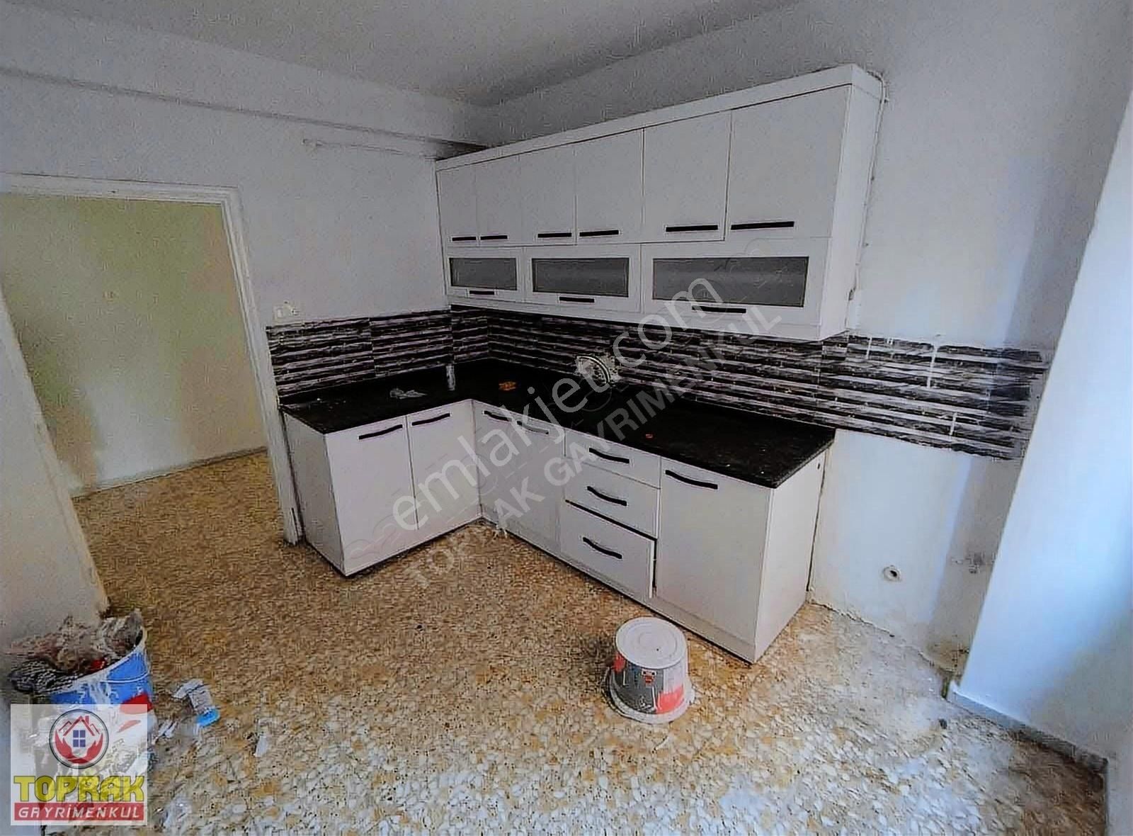 Seyhan Fatih Kiralık Müstakil Ev FATİH'DE 2+1 GENİŞ OTURUMLU YENİ BOYALI TEMİZ MÜSTAKİL EV