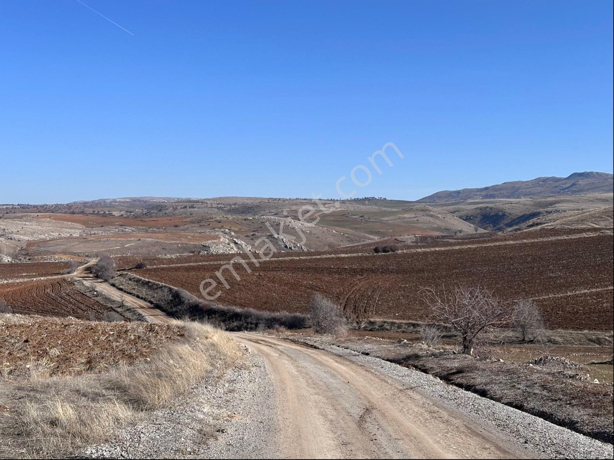 Mamak Bayındır Satılık Tarla Bayındır Çakıllı Mevki 4700 M2 Hisse Yolu Vardır Köşe Parseldir