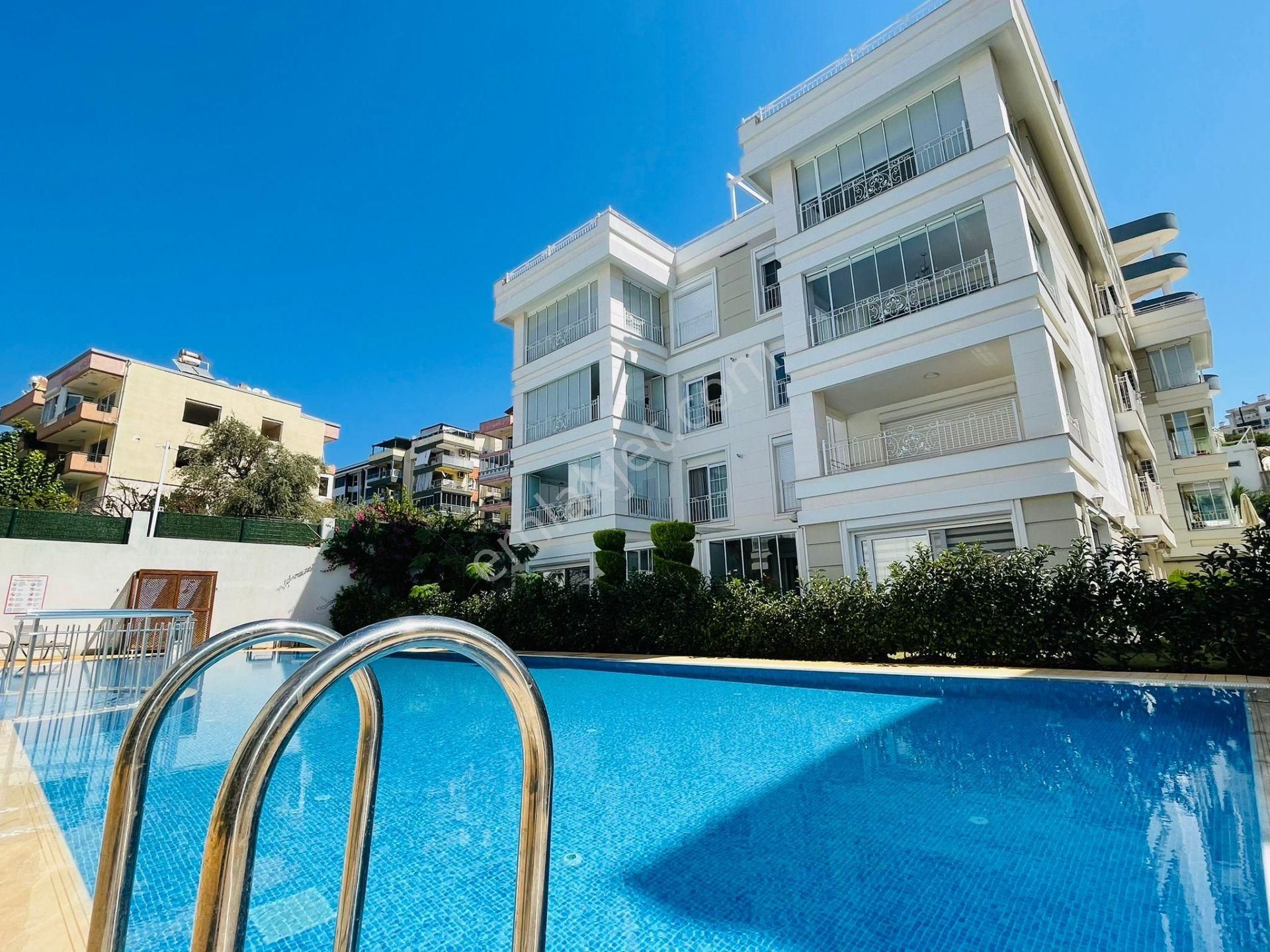 Kuşadası Türkmen Satılık Residence  MARINA'DA SAHILE YAKIN-DENIZ MANZARALI-HAVUZ-GUVENLIK-OTOPARK-KOMBİ-LÜX-3+1 FIRSAT DAİRE