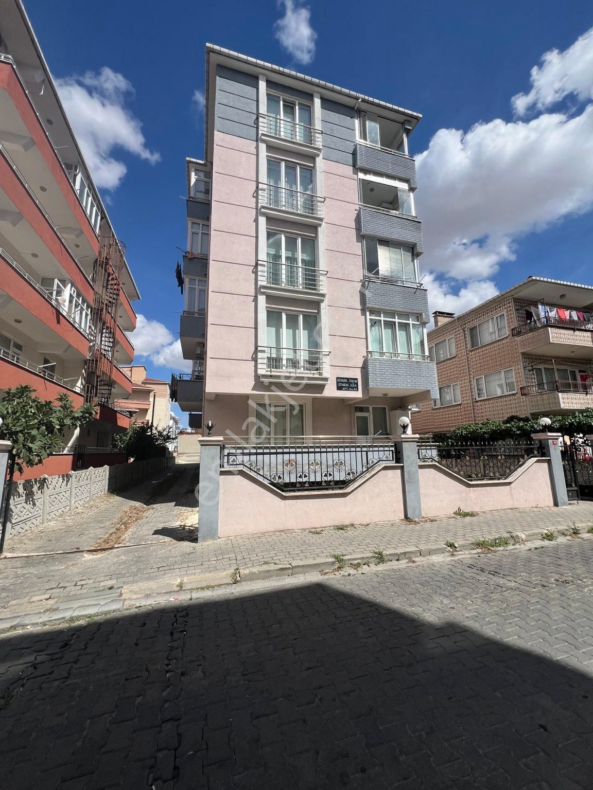 Lüleburgaz Atatürk Kiralık Daire  LÜLEBURGAZ ATATÜRK MAHALLESİNDE 2+1 EŞYALI KİRALIK DAİRE